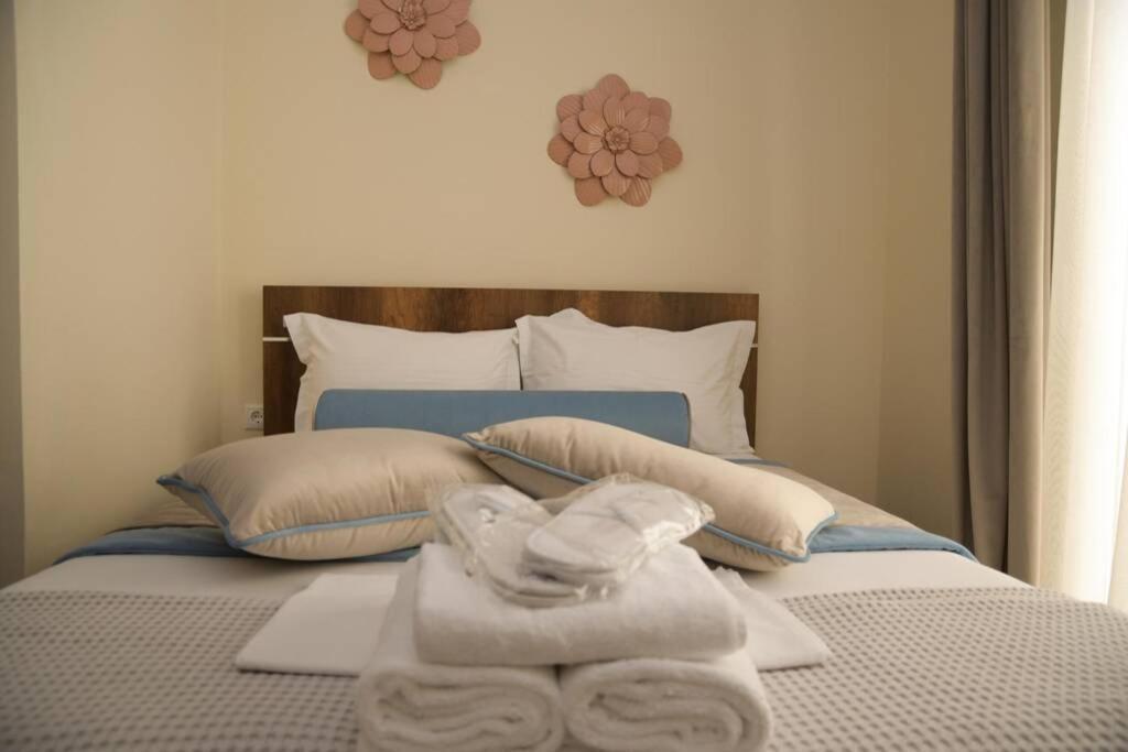 Strata Deluxe Apt. דירה